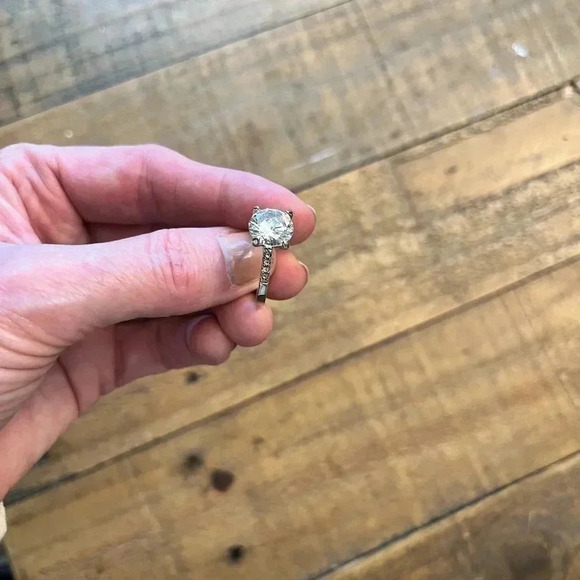 Pretty Ring (Cosmetic Jewelry) - Picture 3 of 3